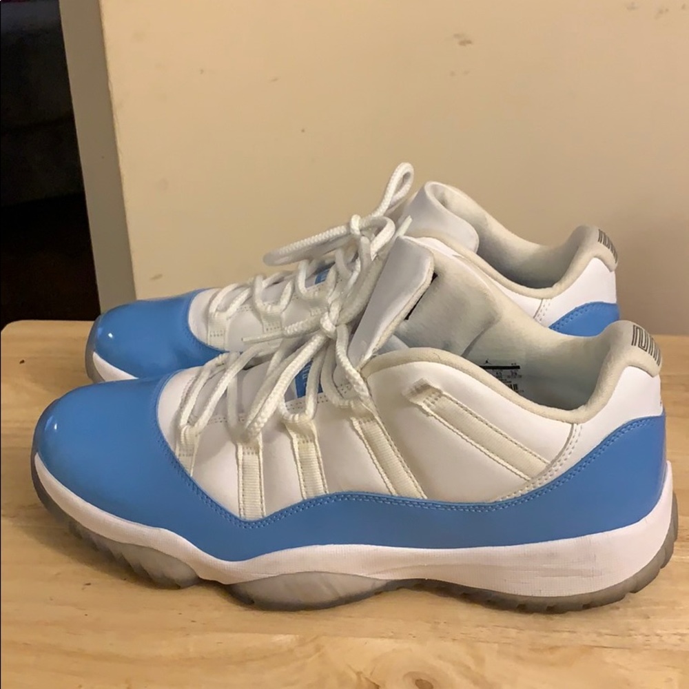 Jordan 11 Retro Low University Blue
